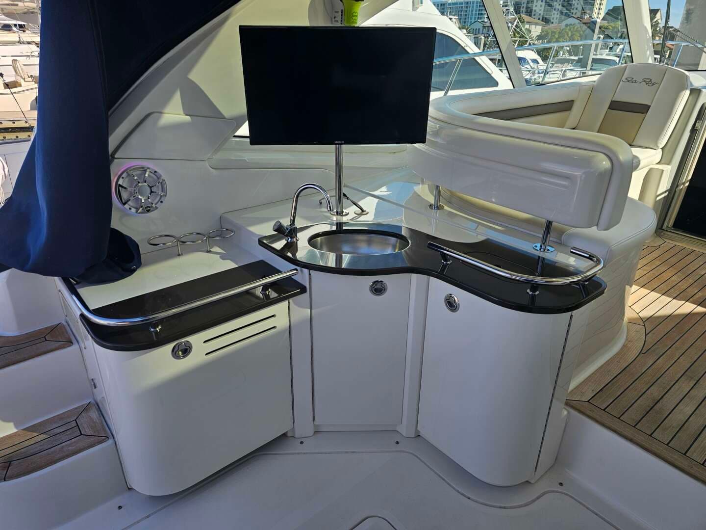 2012 Sea Ray 50 SUNDANCER - Image 14