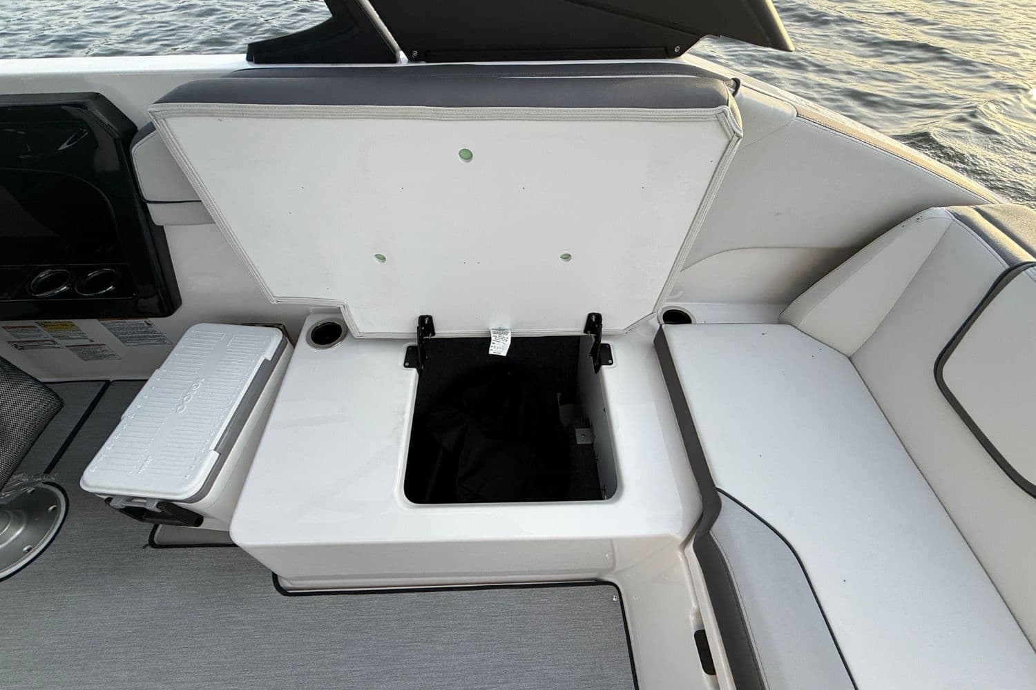 2026 Yamaha Boats AR250 - 11