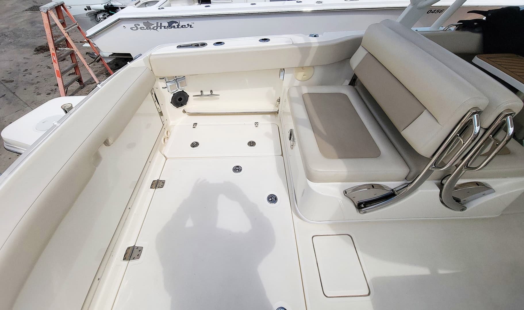 2022 Boston Whaler 320 Vantage - Image 27