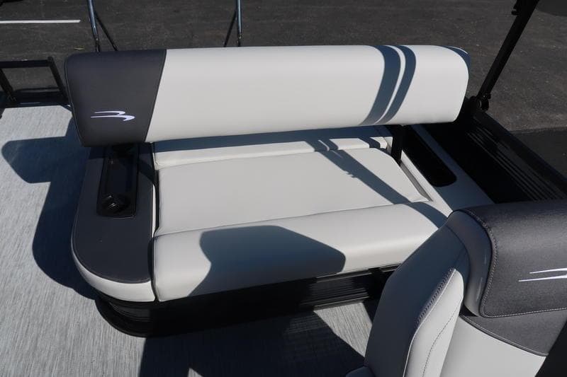 2026 Bennington S Swingback 22 SSB boat seat, featuring sleek gray upholstery.