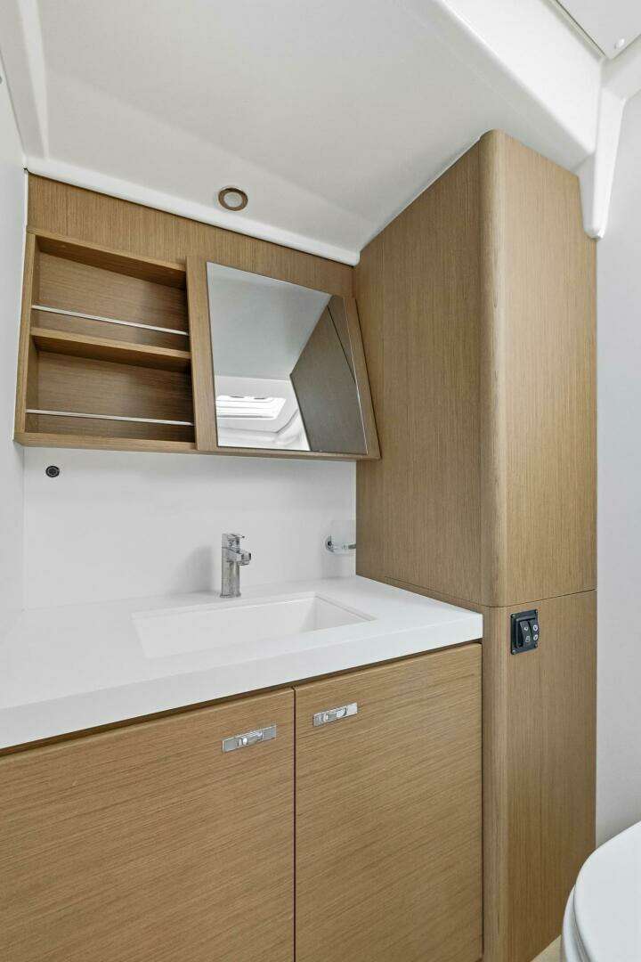 2024 Beneteau Oceanis Yacht 54 - Image 40