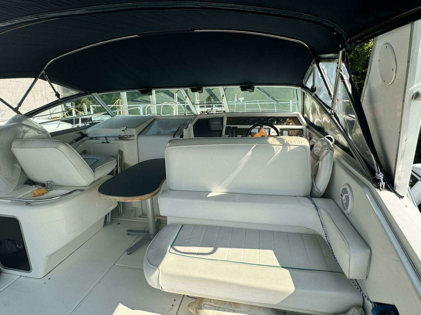 1995 Sea Ray Express Cruiser - Image 9