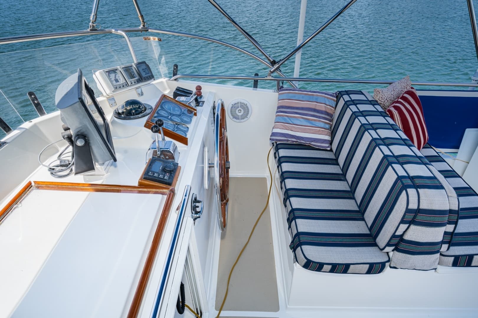 1987 Grand Banks 47 motoryacht - Image 20