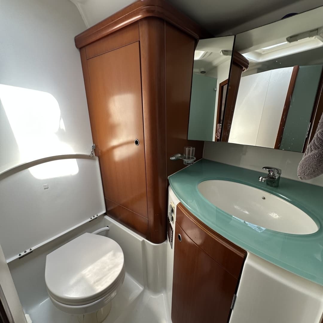 2006 Beneteau 523 - Image 19