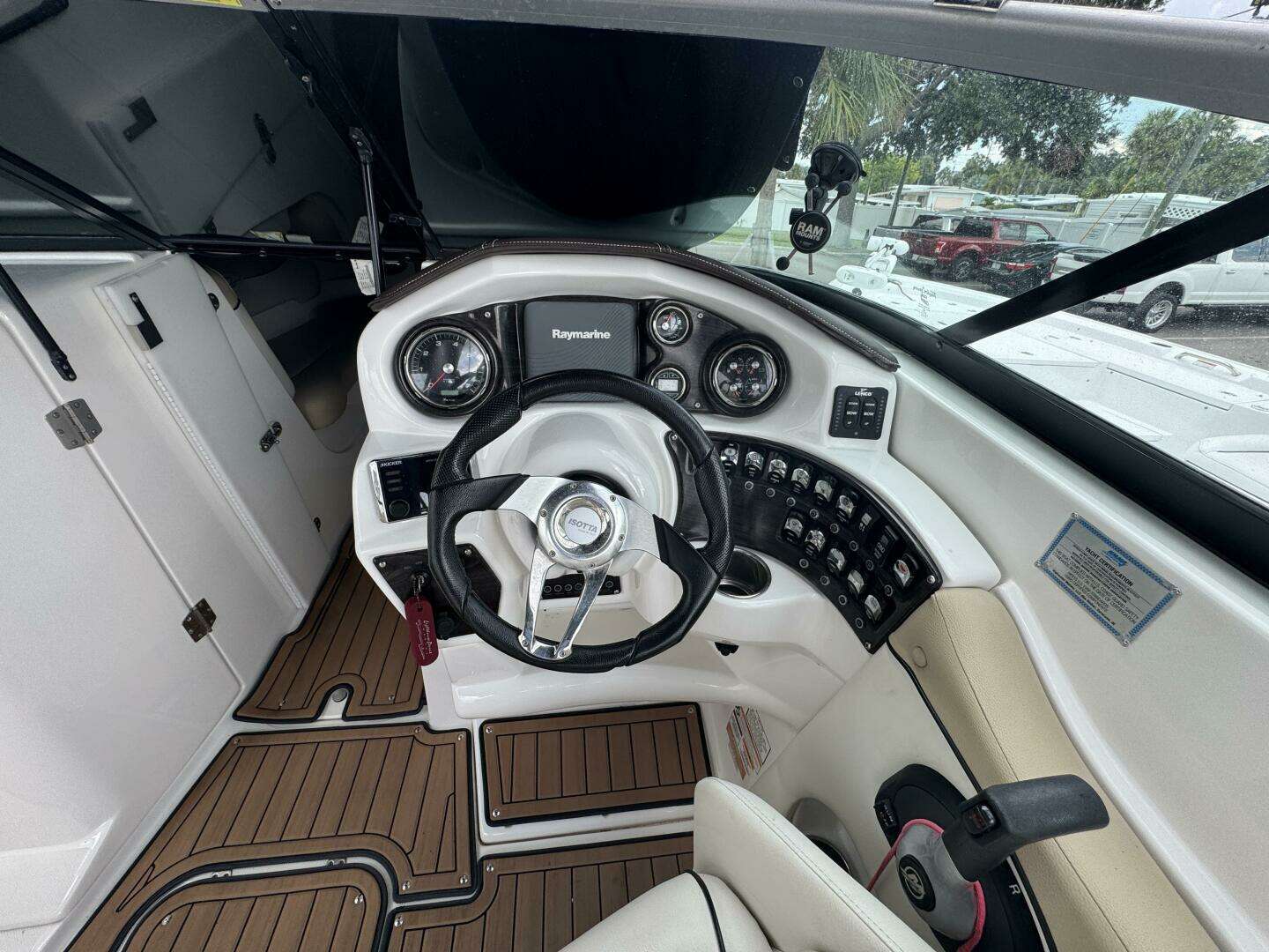 2017 Rinker QX 29 - Image 12