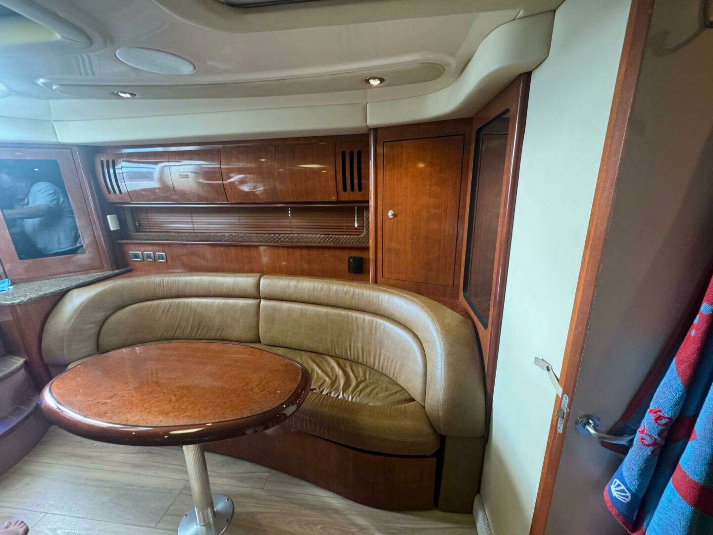 2005 Sea Ray Sundancer - Image 15