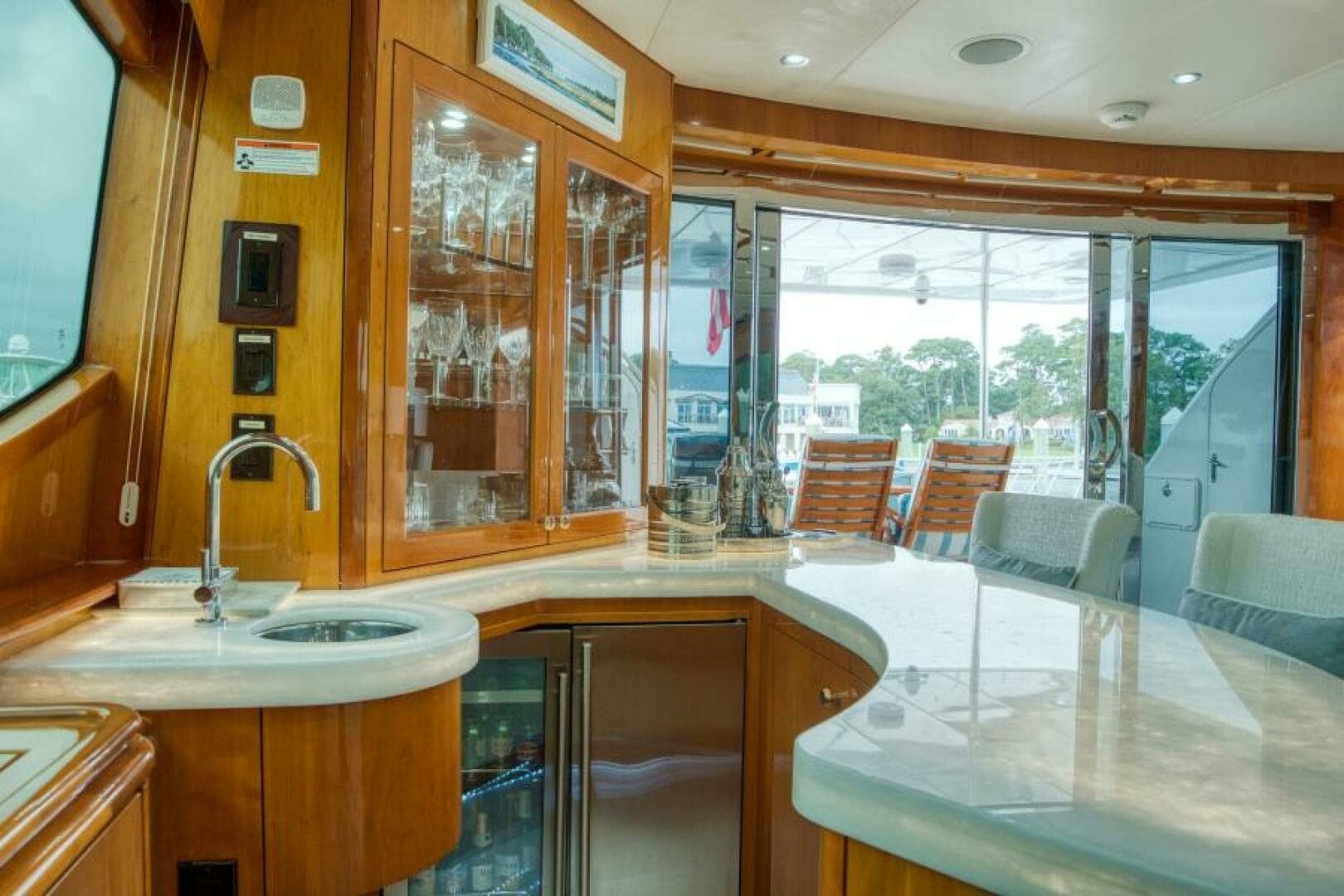 2007 Hatteras 80 Enclosed Bridge - Image 10