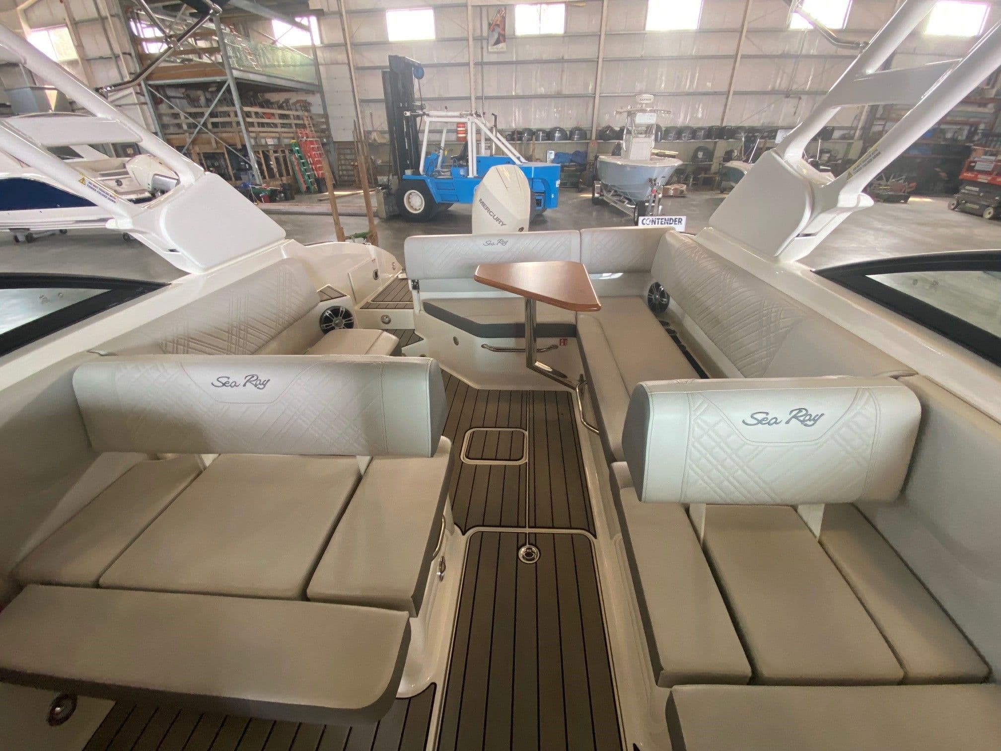 2025 Sea Ray 270 Sundeck Outboard - 6