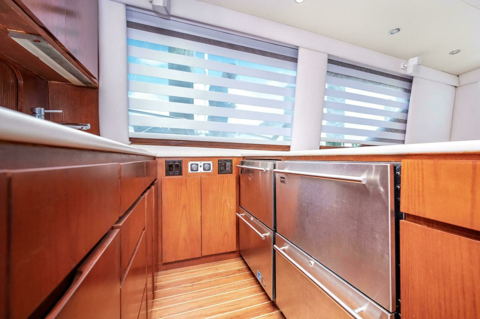 1992 Hatteras 50 Convertible - Image 24