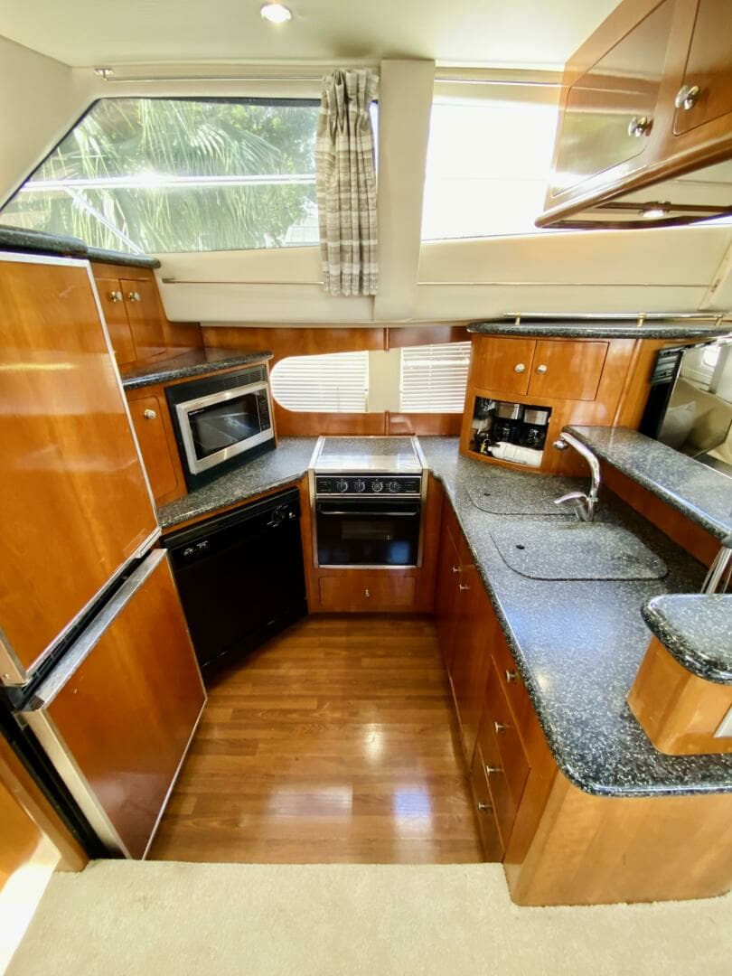 2000 Carver 506 Motor Yacht - Image 21