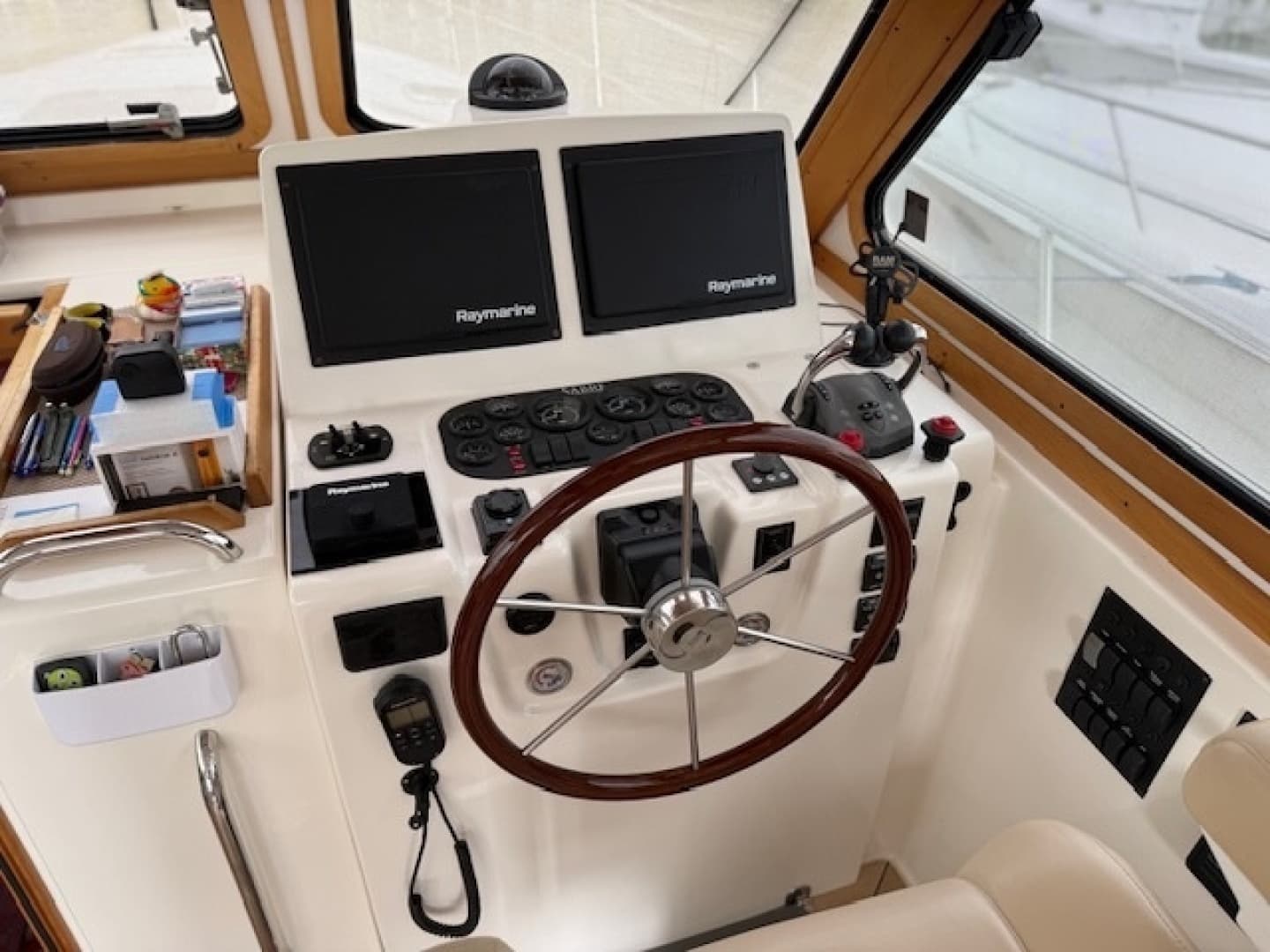 2005 Sabre 42 Express - Image 9