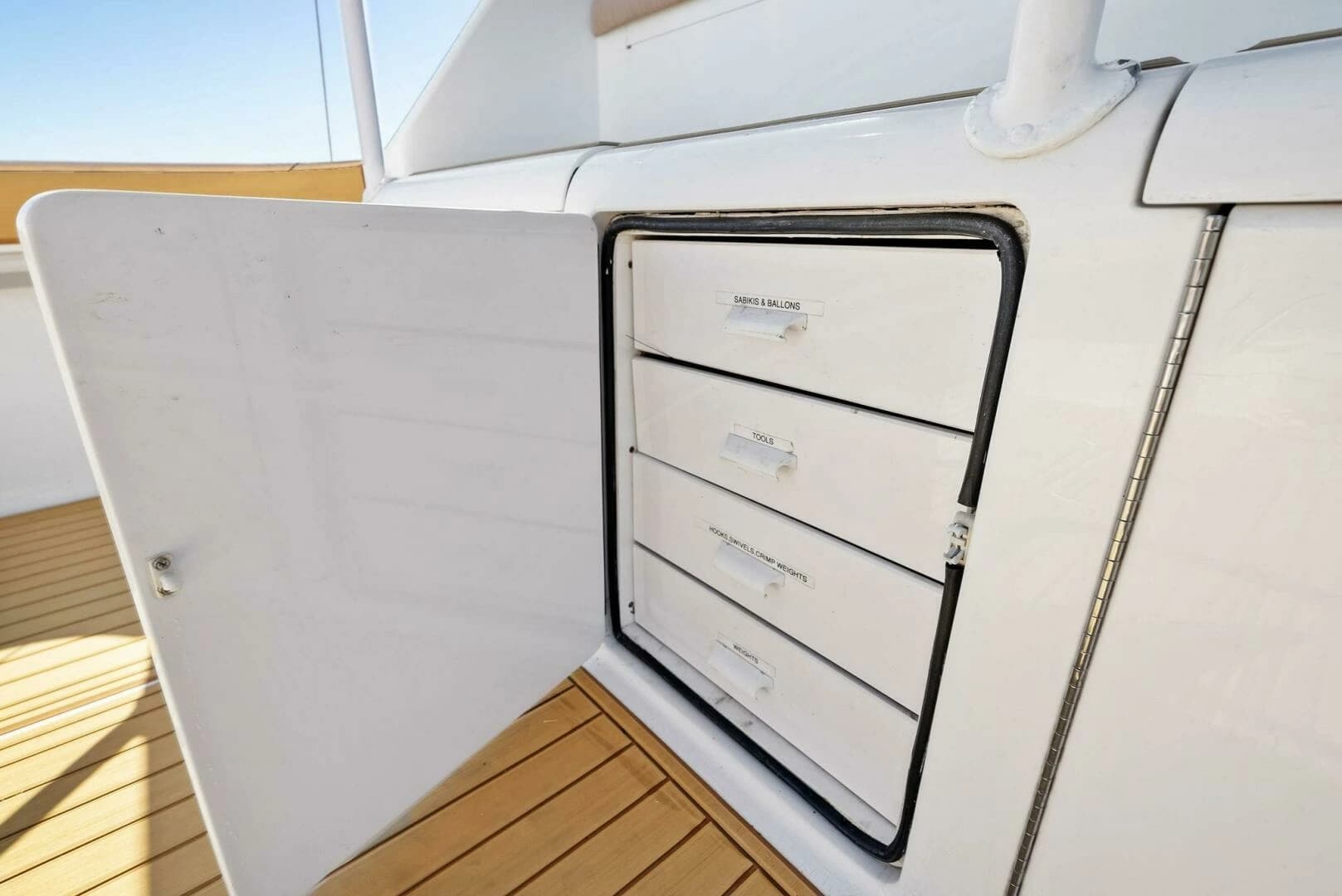 2002 Viking 65 Convertible - Image 15