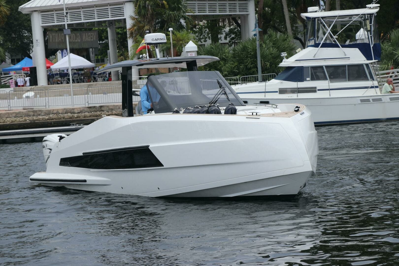 2024 Astondoa 377 Coupe Outboard - Image 3
