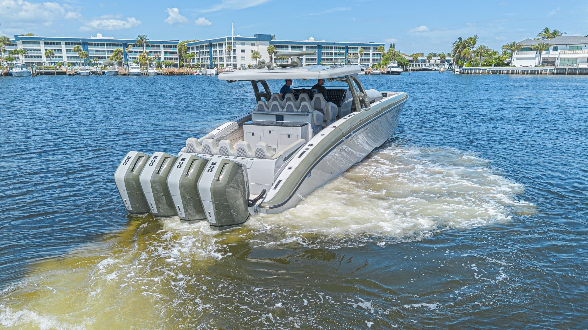 2025 Midnight Express 52 Vitesse - Image 5