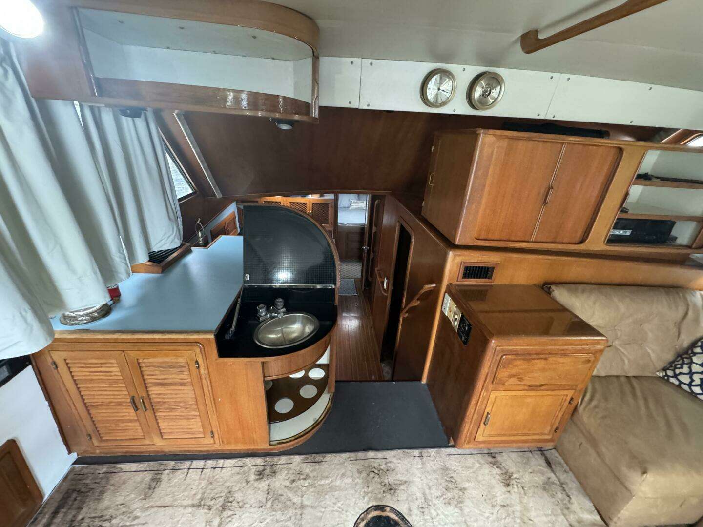 1989 Ricker 48 Convertible - Image 6