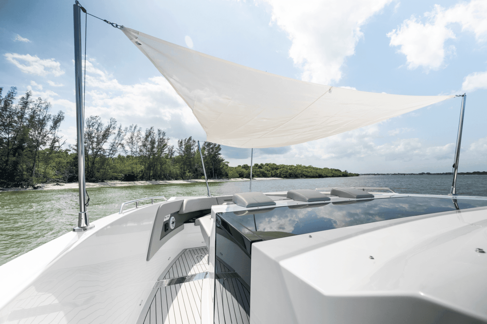 2026 Cruisers Yachts 50GLS OB - Image 85