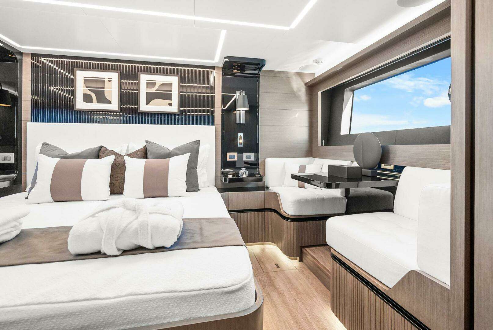 2027 Pearl 63 - Image 30
