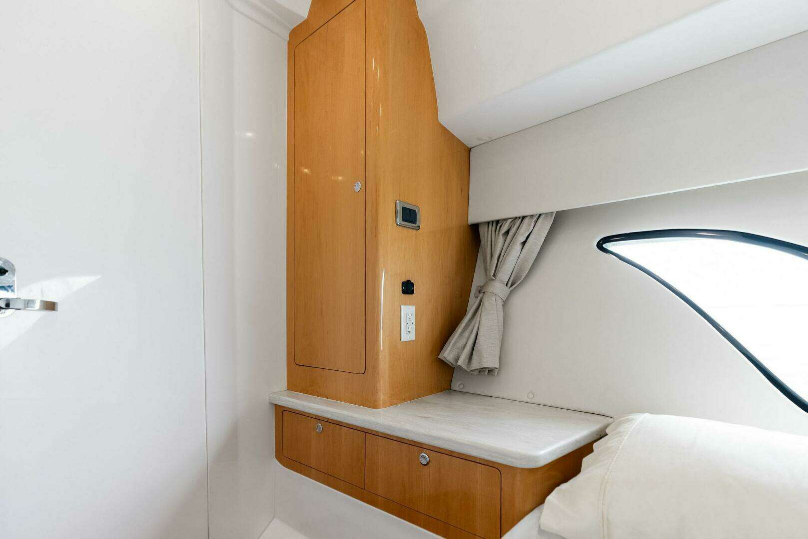 2018 Intrepid 430 Sport Yacht - Image 43