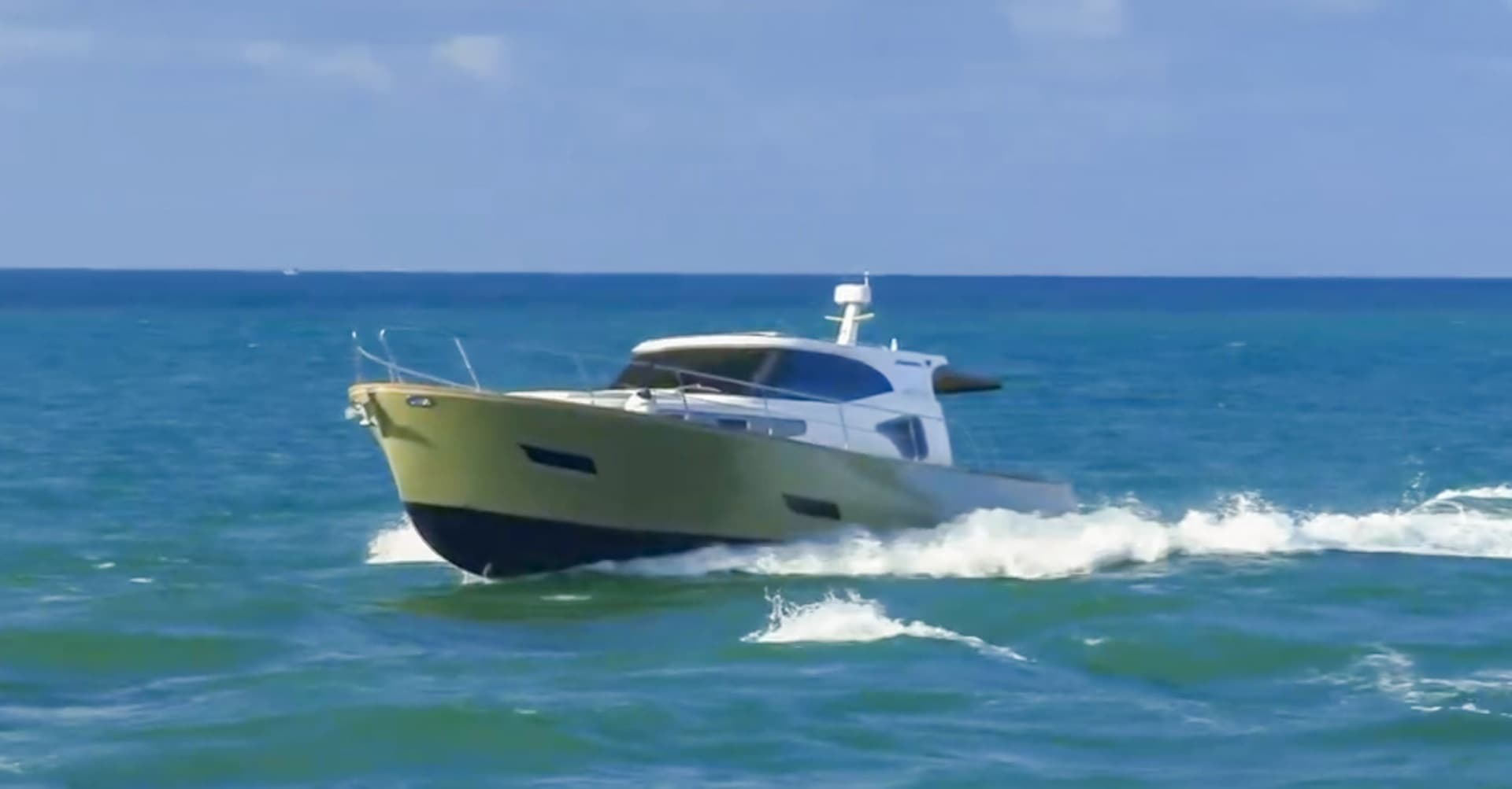 2019 Monachus Issa 45 Issa - Image 23