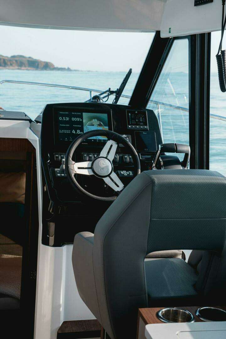 2026 Beneteau Antares 9 V2 - Image 9