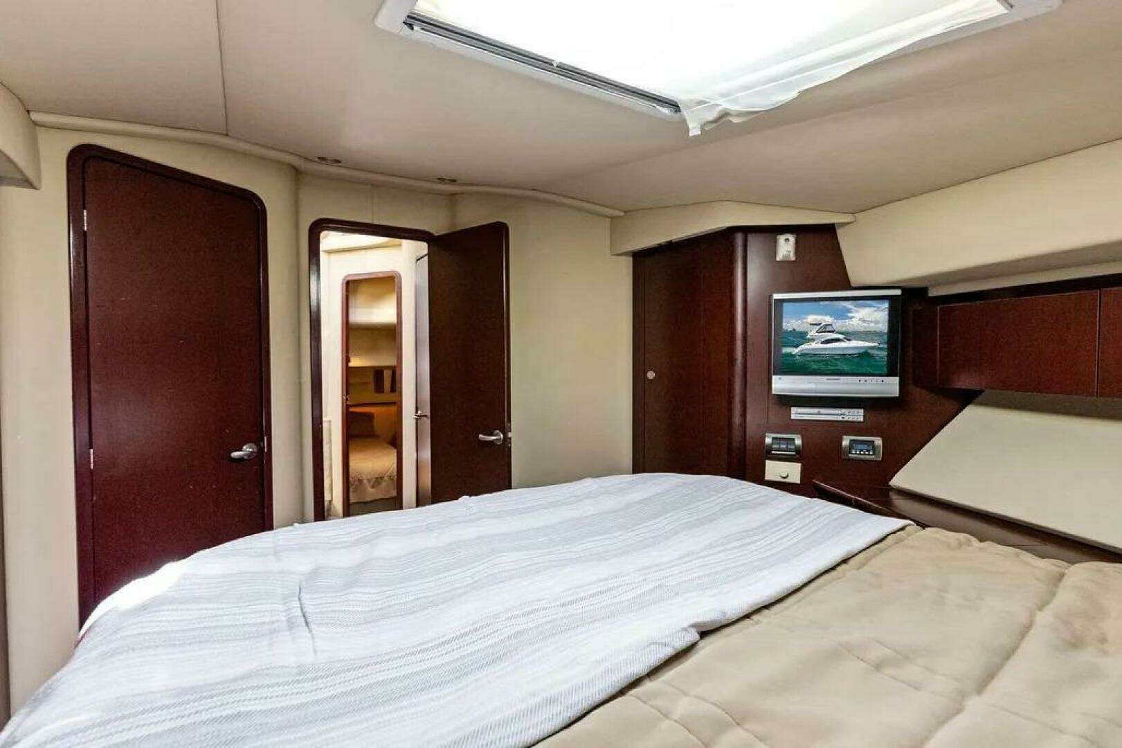 2007 Sea Ray 44 Sedan Bridge - Image 24