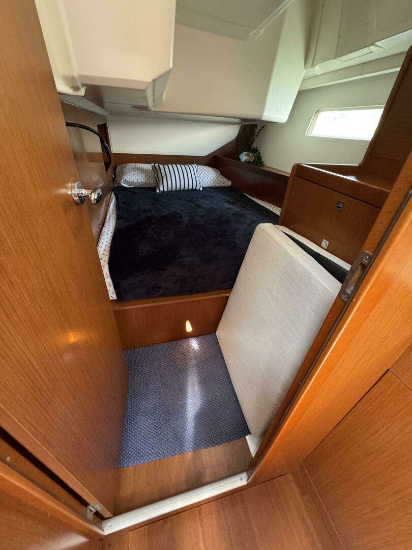 2013 Beneteau Oceanis 45 - Image 20