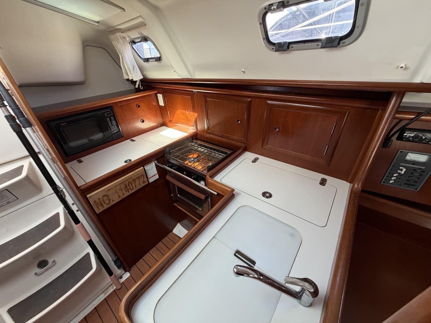 2003 Beneteau 331 - Image 6