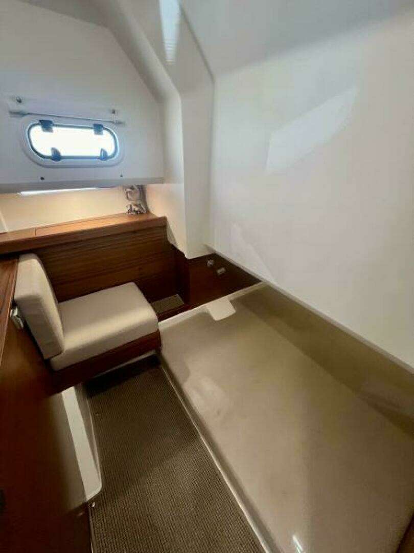 2022 Nimbus T11 - Image 25