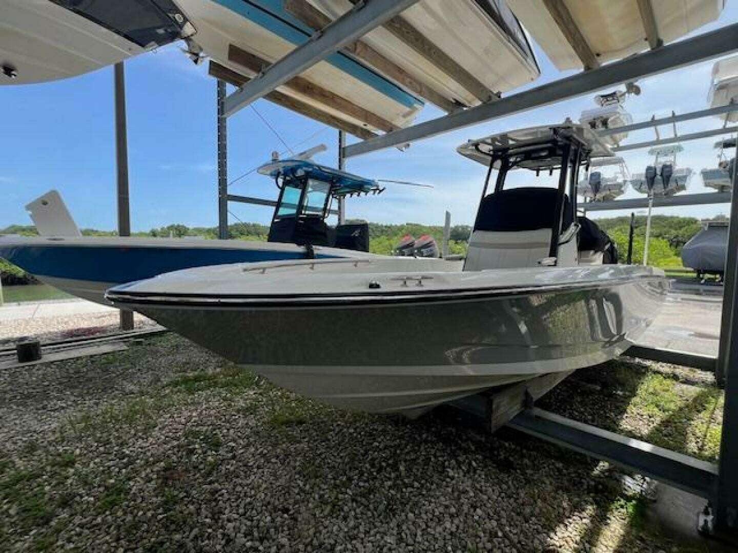2023 Boston Whaler 250 Dauntless - Image 21