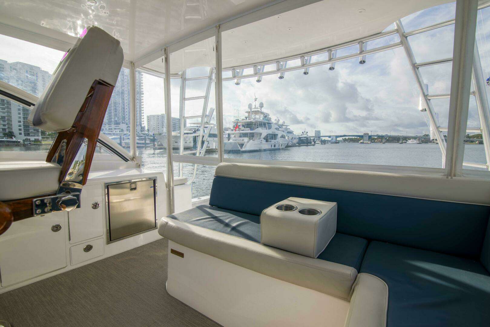 2020 Cabo 40 Express - Image 14
