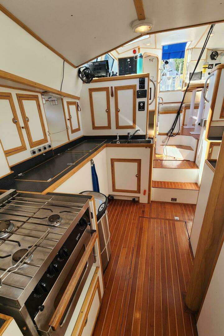 2004 Dudley Dix Jacobs Bros 43 Pilot - Image 33