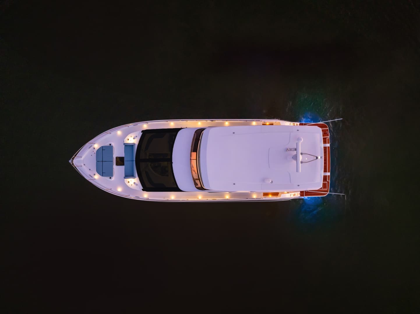 2026 Cruisers Yachts 50 FLY - Image 10
