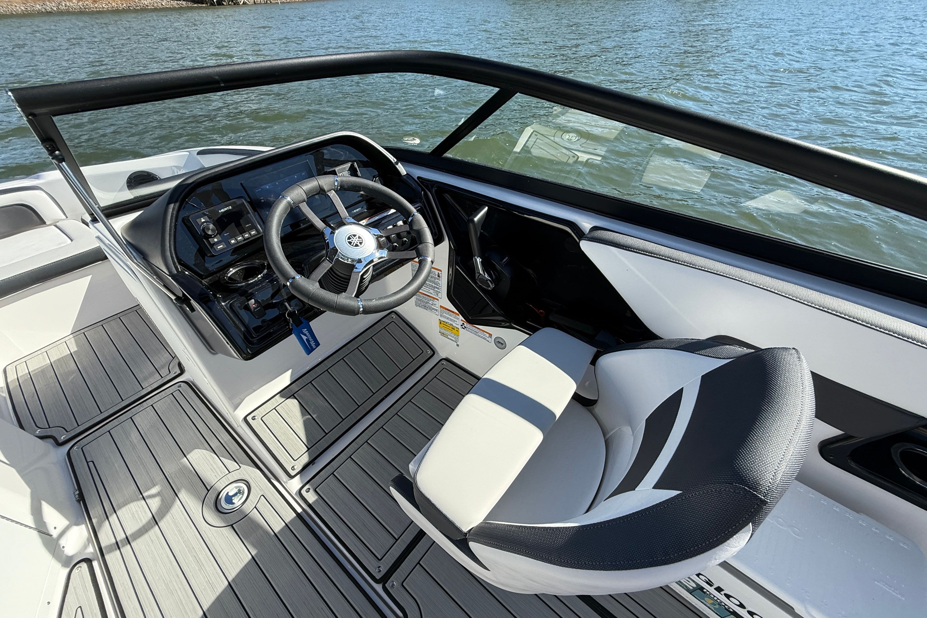 2026 Yamaha Boats 195S - 16