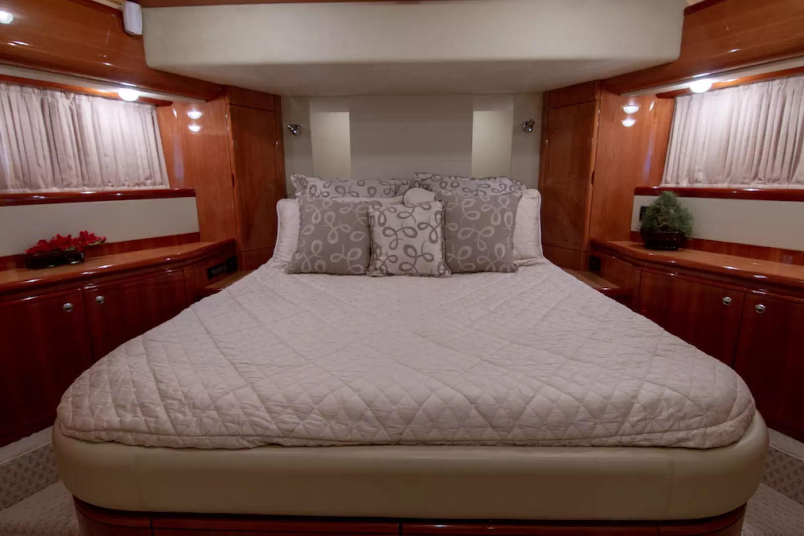 2005 Ferretti Yachts 76 - Image 46
