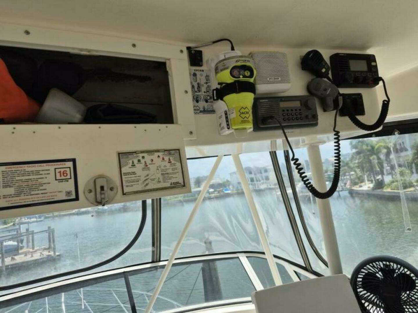 2002 Silverton 38 Convertible - Image 16