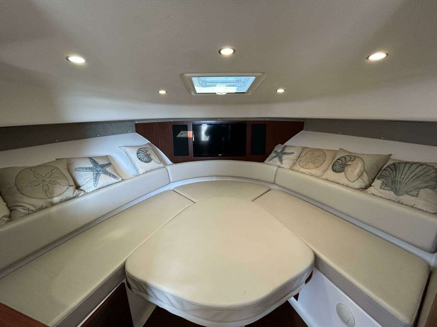2018 Pursuit OS 385 Offshore - Image 16