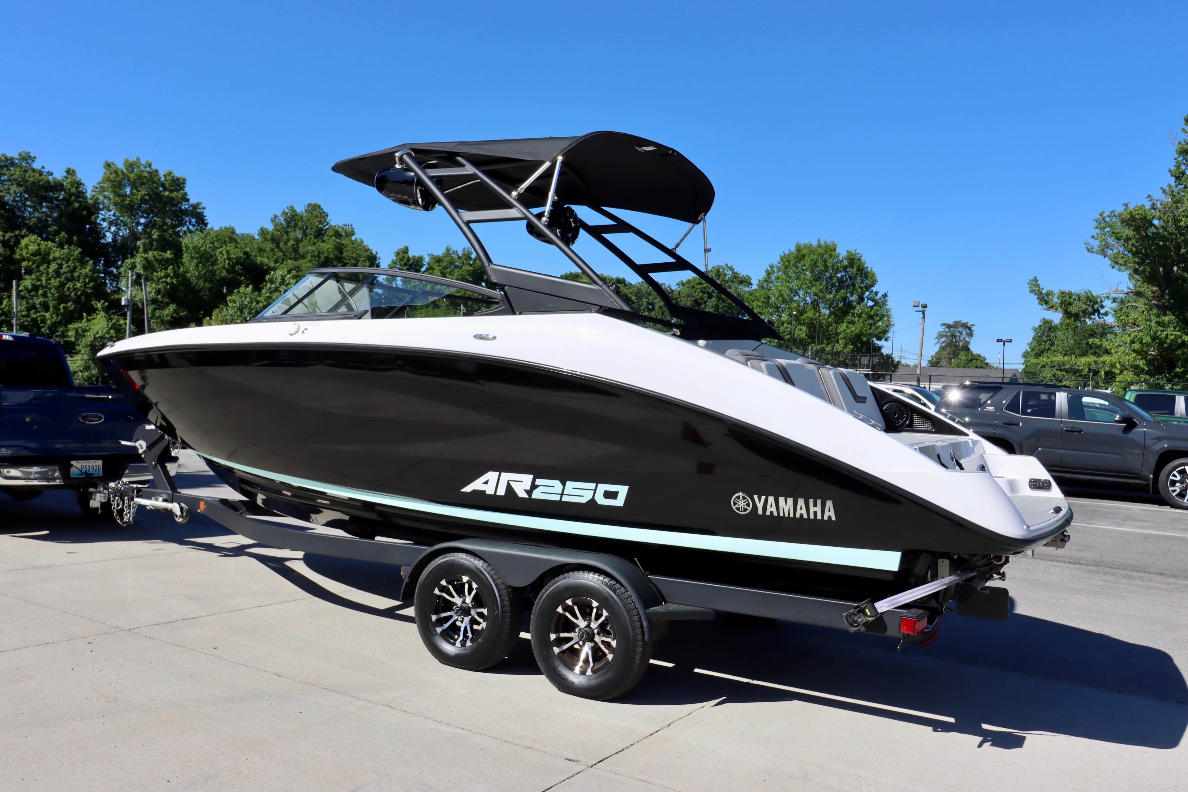 2023 Yamaha AR250 boat on trailer, parked outdoors on a sunny day.