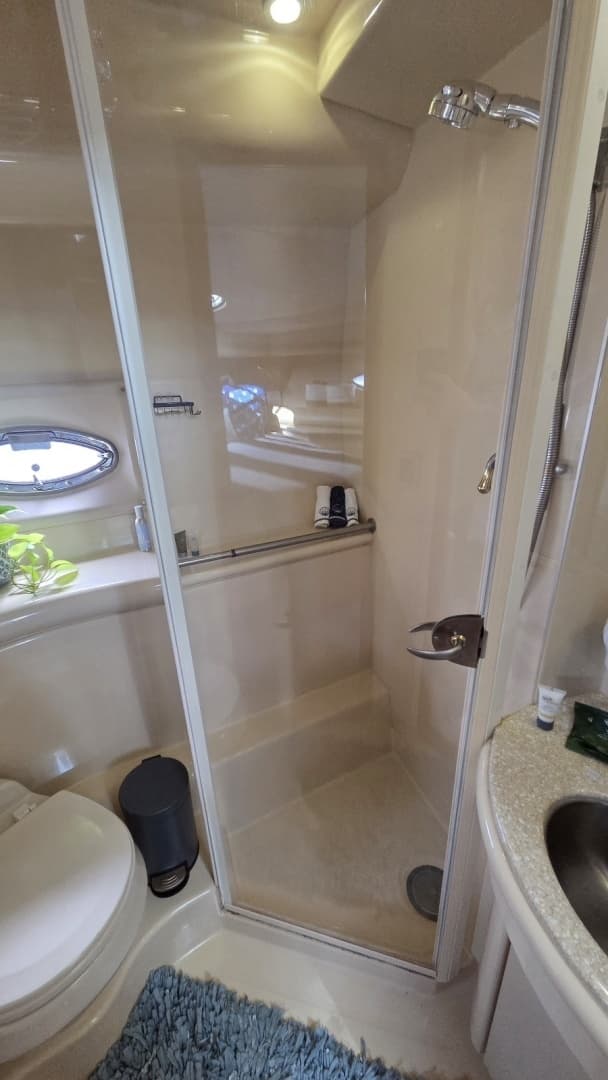2004 Meridian 459 Aft Cabin Cockpit Motor Yacht - Image 45
