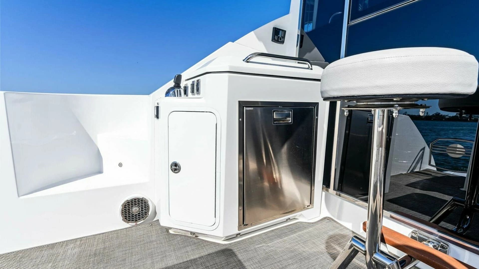2019 Cruisers Yachts 45 Cantius - Image 20