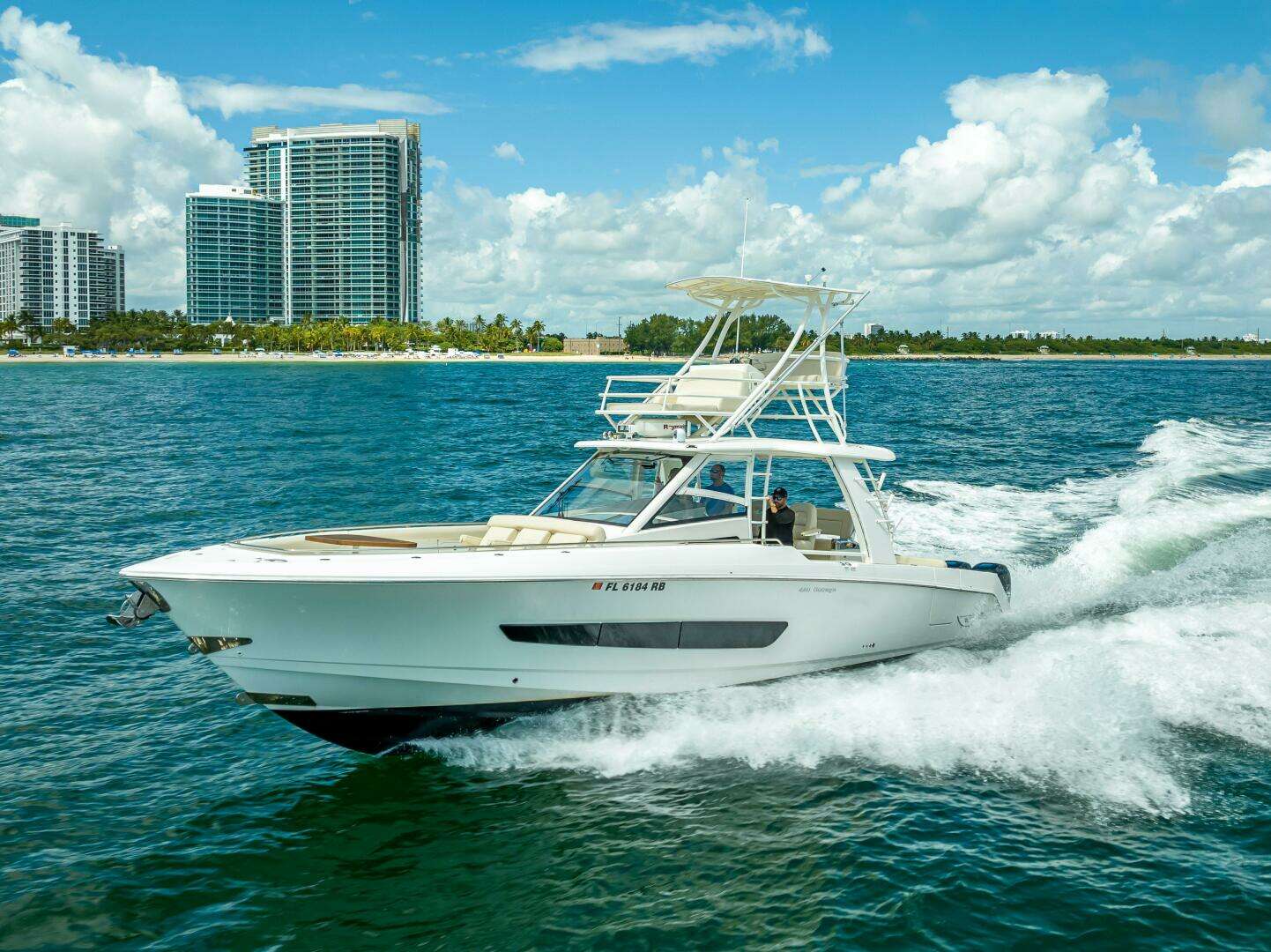 2016 Boston Whaler — - Image 33