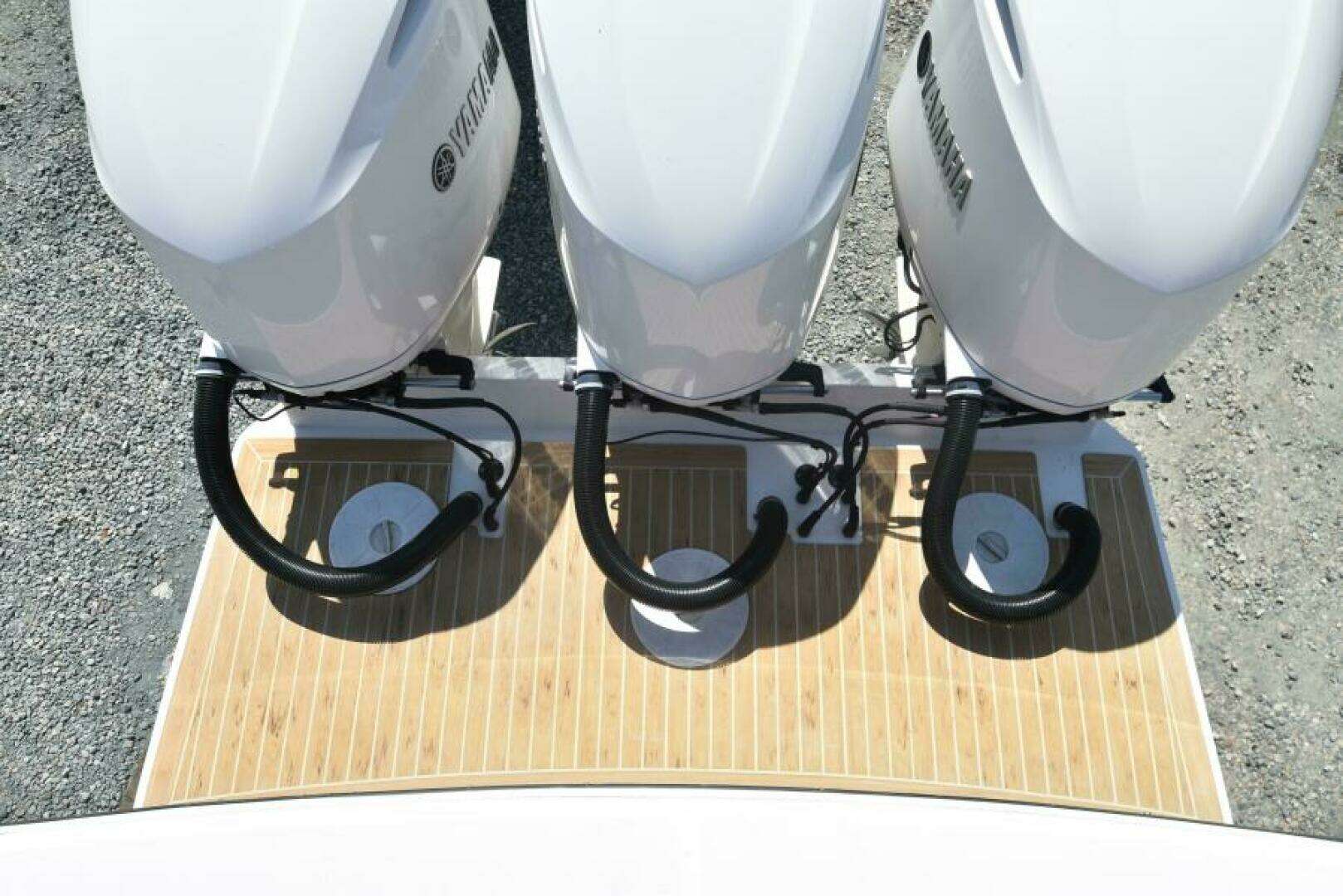 2018 Regulator 34 SS - Image 11
