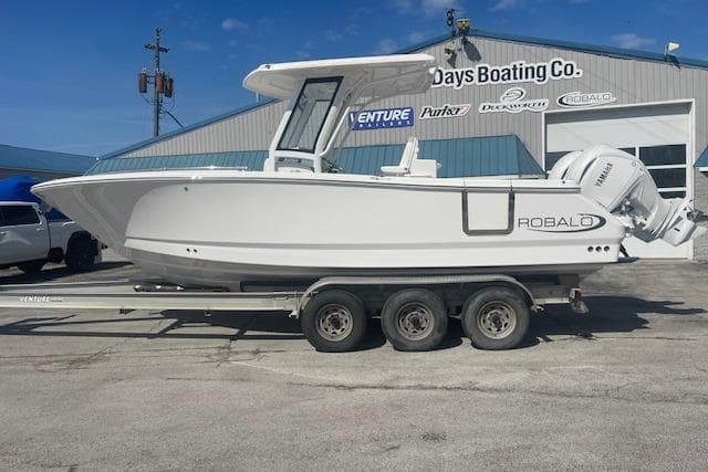 2026 Robalo R250 Center Console