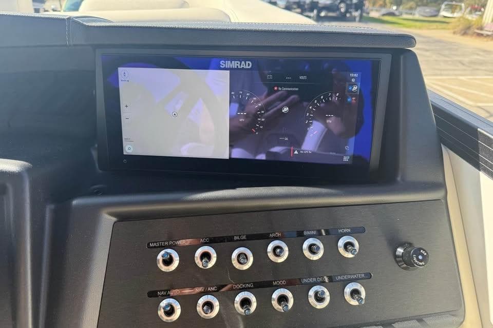 Alera M 25Q 2026 boat dashboard with Simrad display and control panel.
