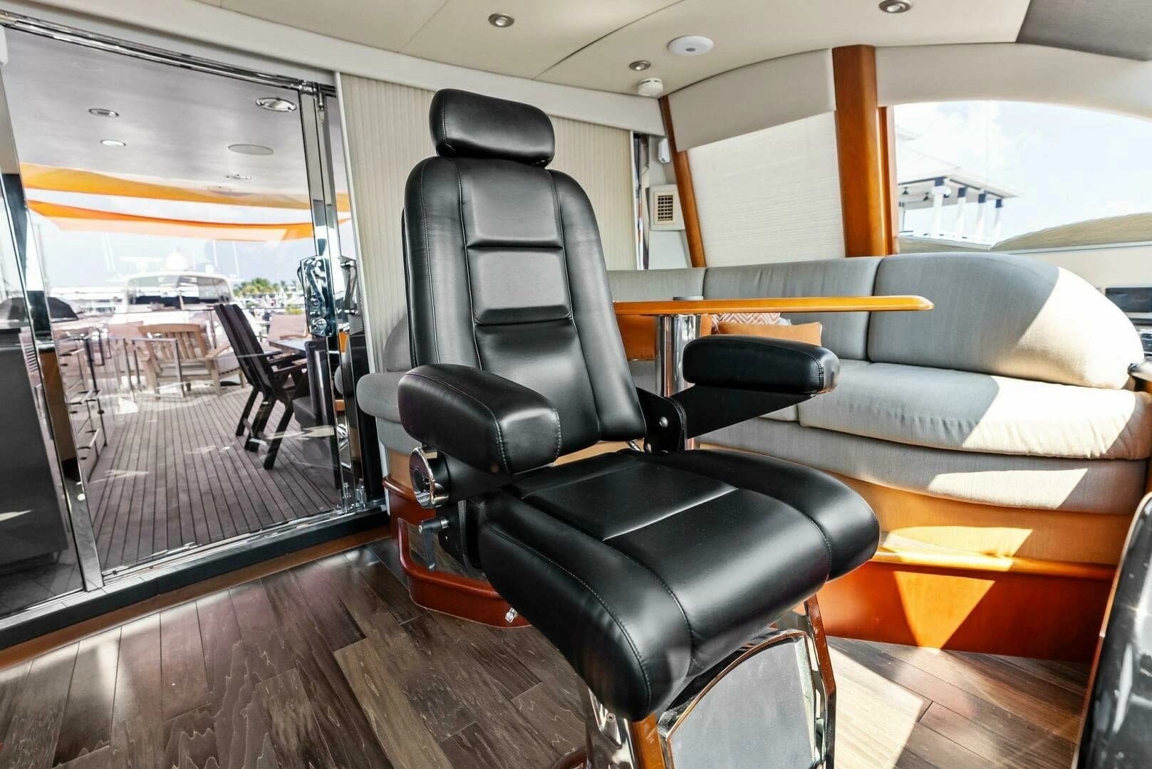 2006 Lazzara Yachts 84 Skylounge - Image 18