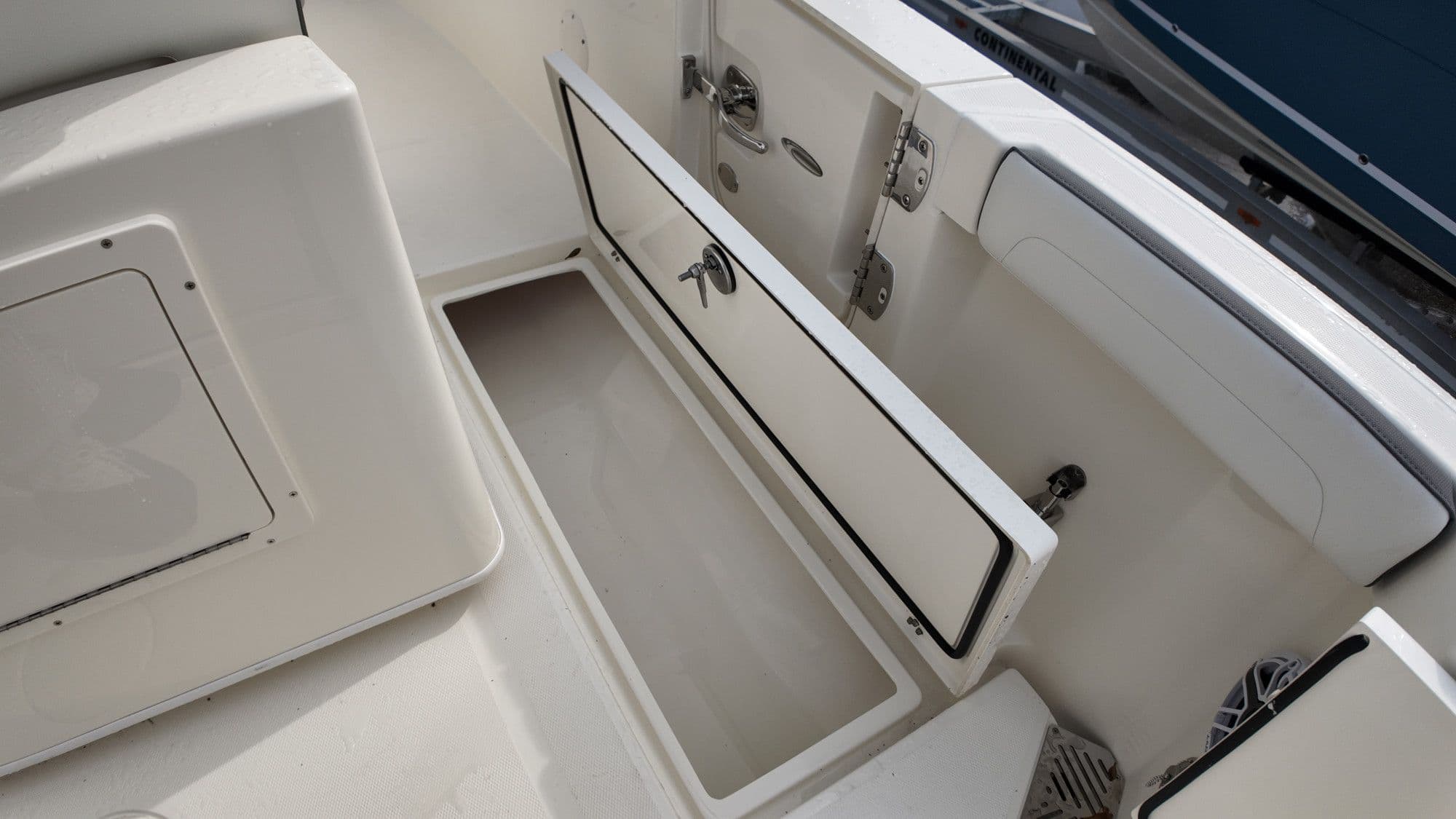 2026 Cobia 245 Center Console - 32