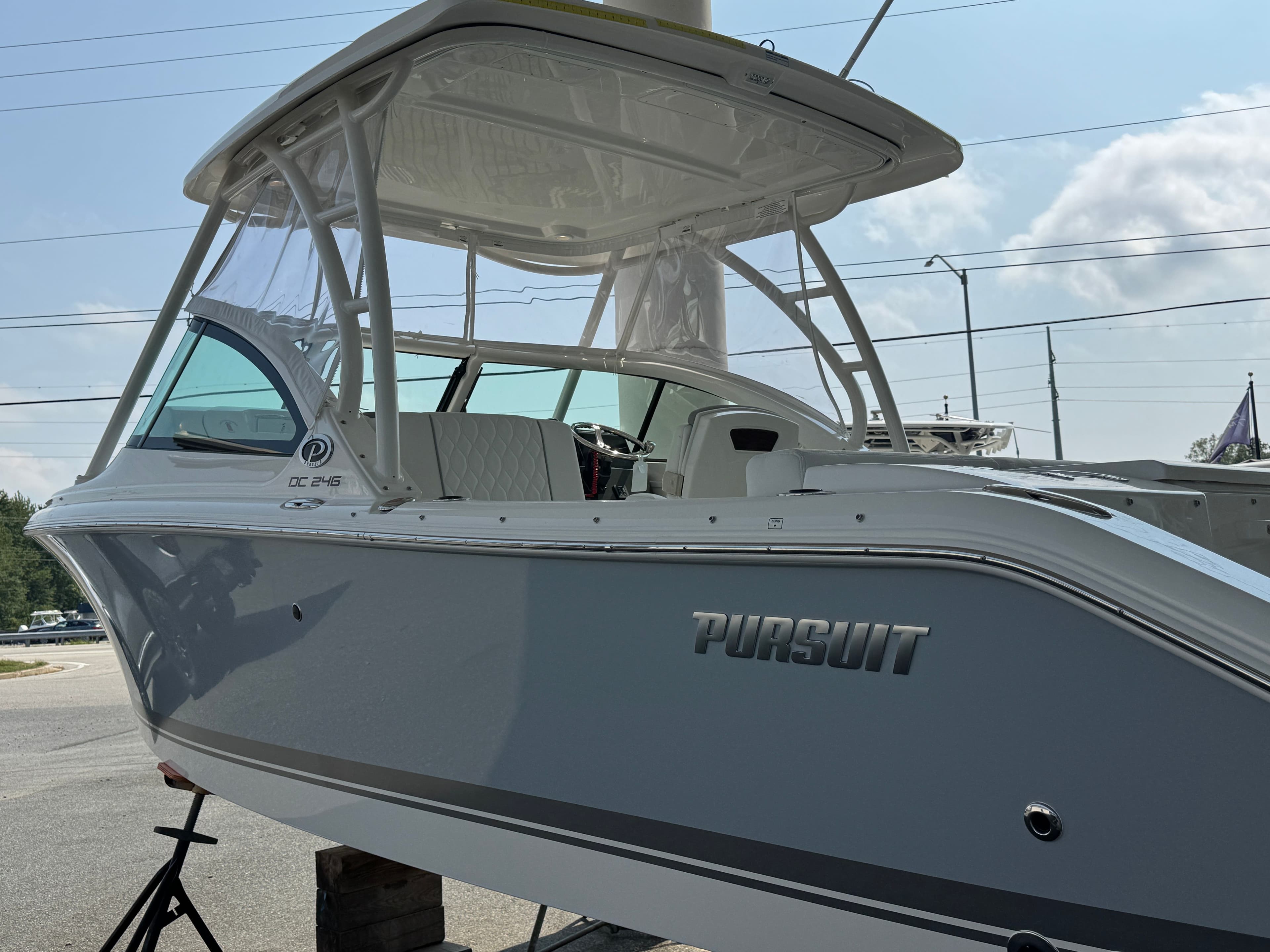 2026 PURSUIT 246 DC - Image 8