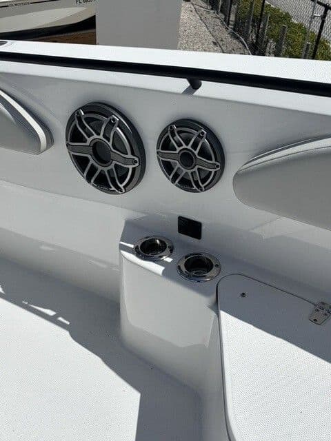 2025 EDGEWATER 340 CC - Image 37