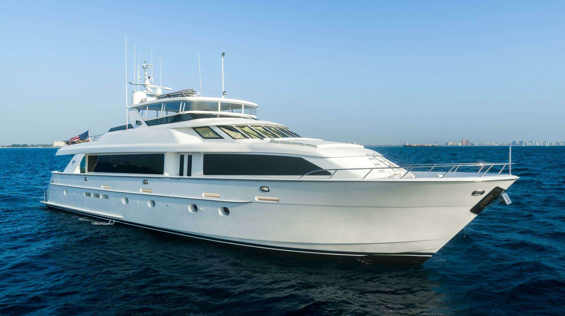 2005 Hatteras 100 Motor Yacht - Image 3