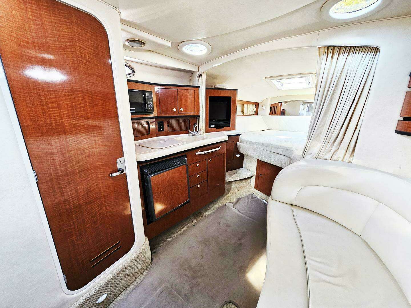 2004 Sea Ray 300 Sundancer - Image 14