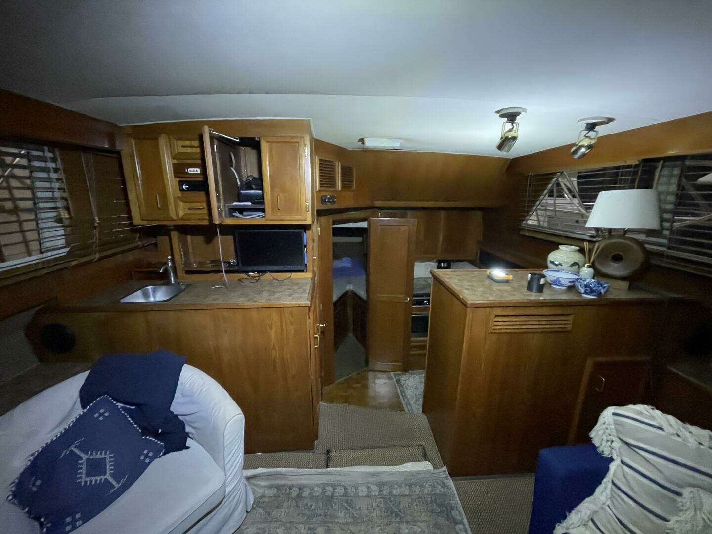 1986 Egg Harbor 40 Motor Yacht - Image 33